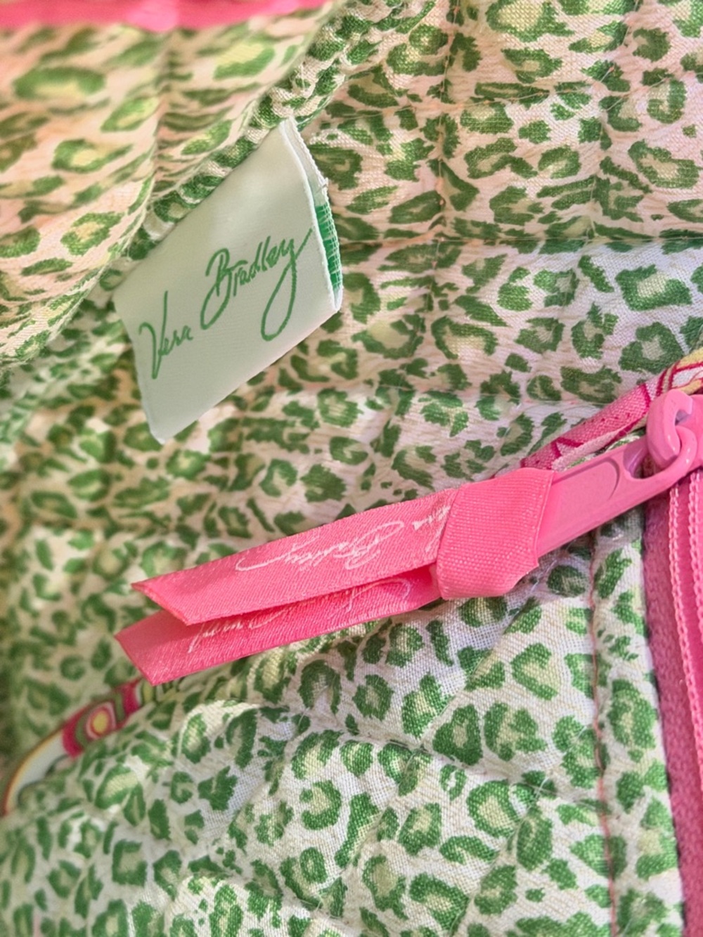 Vera Bradley Petal Pink Toggle Tote Handbag Purse Floral Retired Print NWOT - Picture 2 of 8